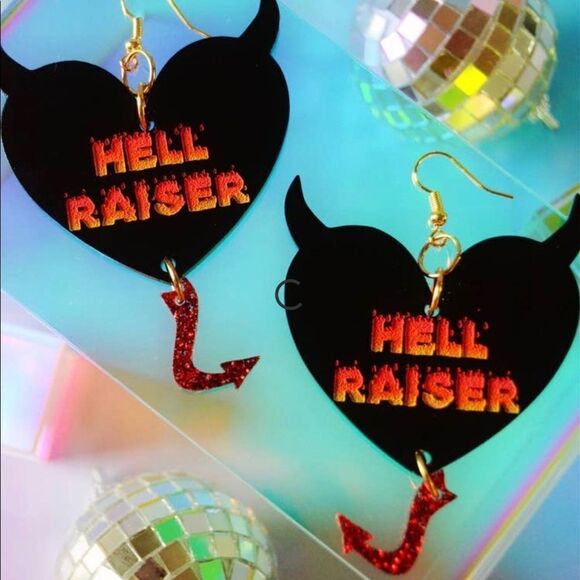 HELL raiser sweetheart earrings - Picture 2 of 2
